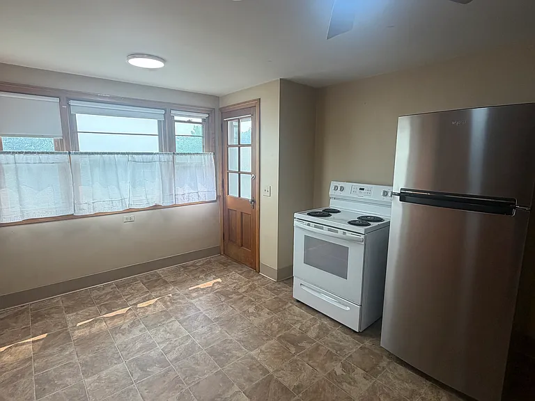 1802 Market Ave N #4 — Photo 5