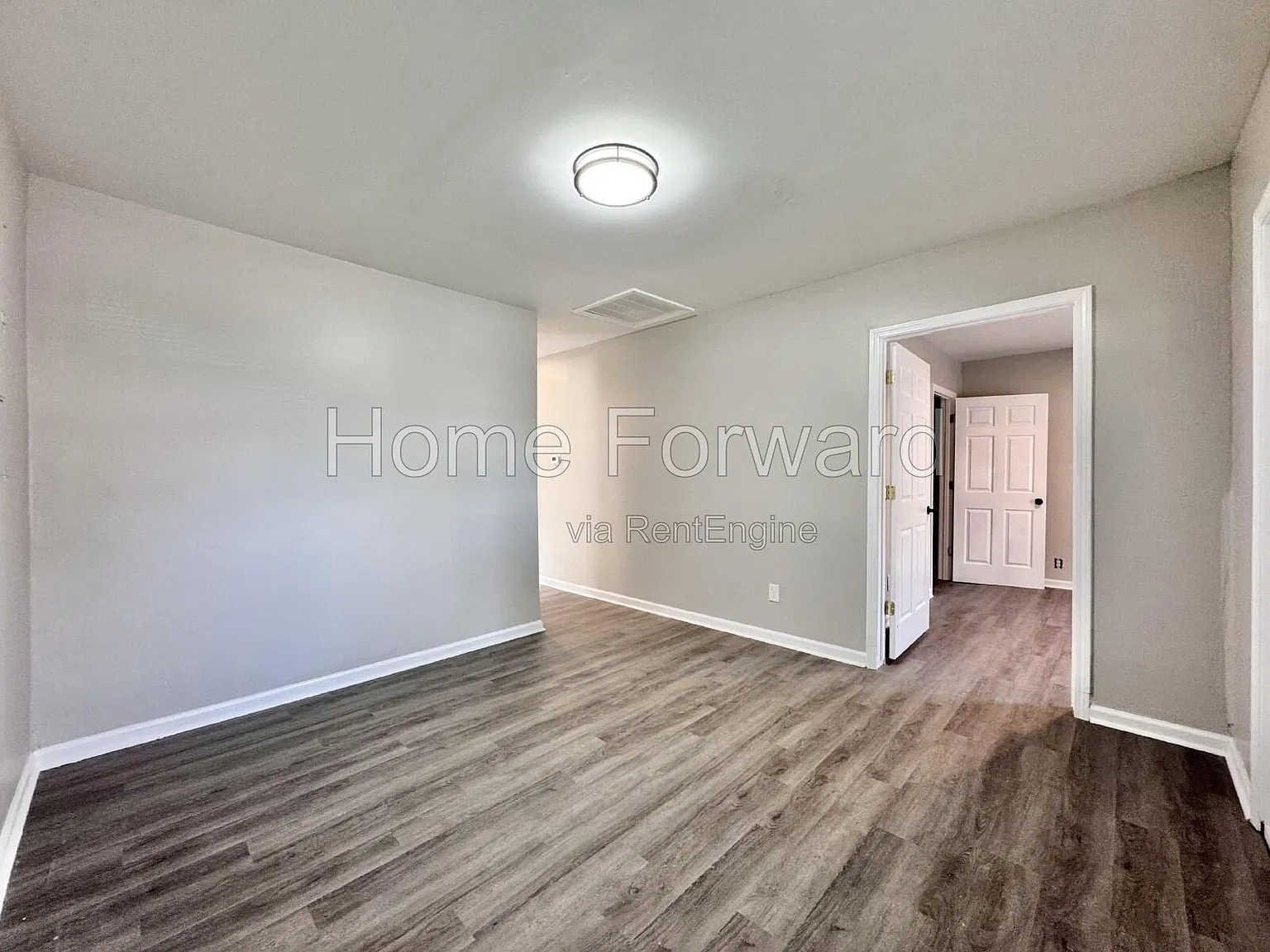 2 bed, 1.0 bath, 726 sqft, $1,300 — Photo 3