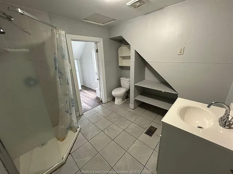 3153 Peter St #UPPER — Photo 8