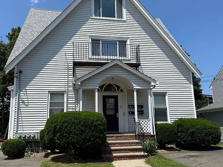 28 Russell St #3 — Photo 1