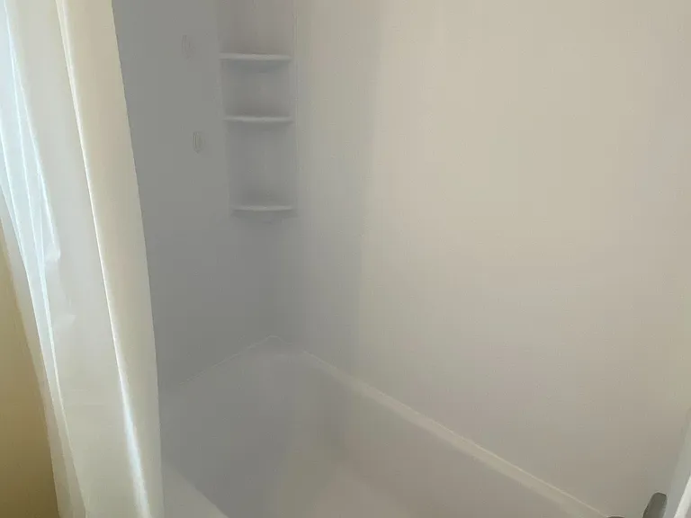 Bathroom Tub/Shower