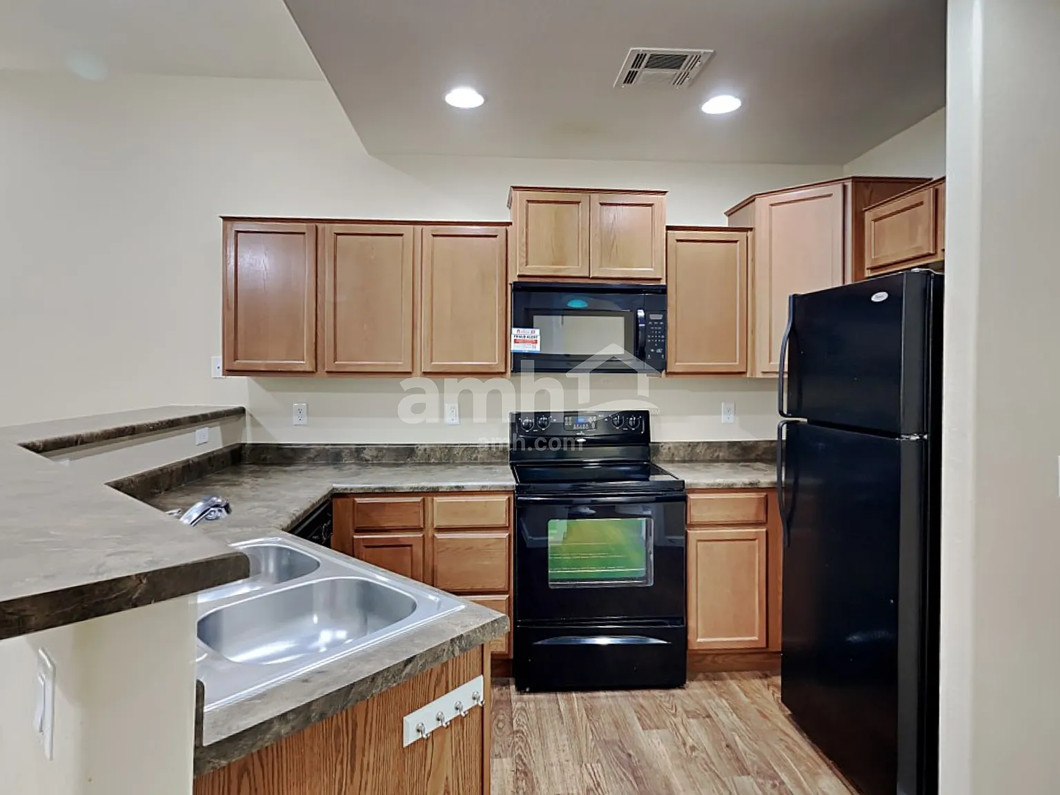 2 bed, 2.5 bath, 1241 sqft, $1,750 — Photo 3