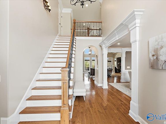 3rd image of 121 Horizon View Ct