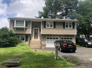 407 Fir Grove Rd, Ronkonkoma, NY 11779