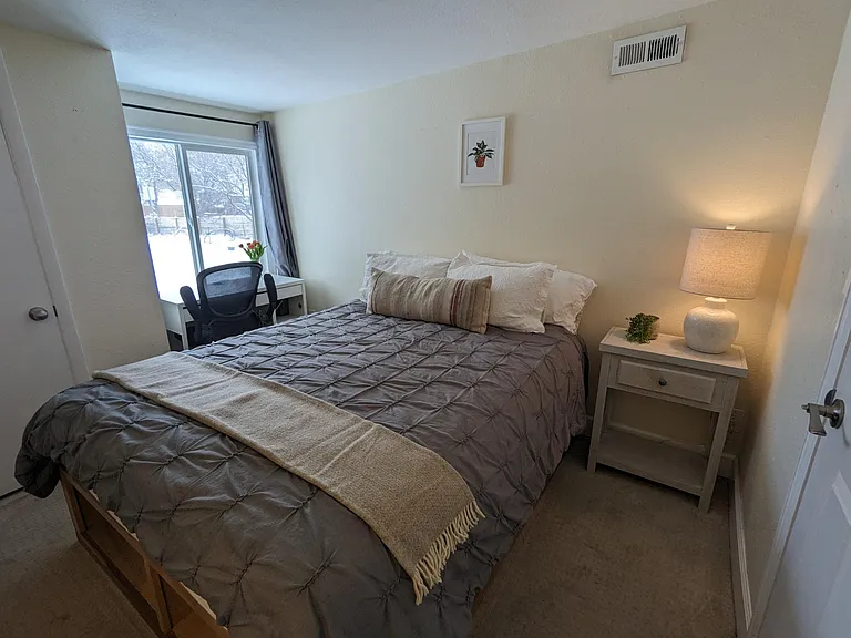 4601 Beach Ct — Photo 7