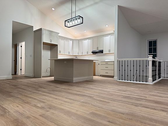 4th image of 614 Brendalyn Dr