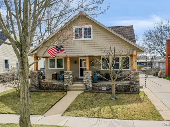 1760 Cole St, Birmingham, MI 48009