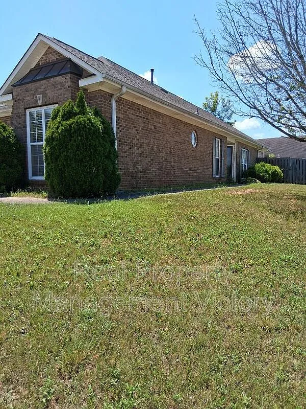 3 bed, 2.0 bath, 1568 sqft, $1,850 — Photo 2