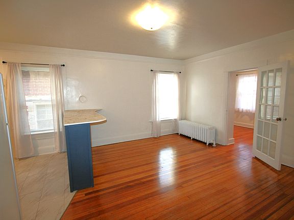2nd image of 1118 N Marion St #4
