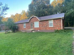 1006 Interstate Park Cir, Cedar Hill, TN 37032