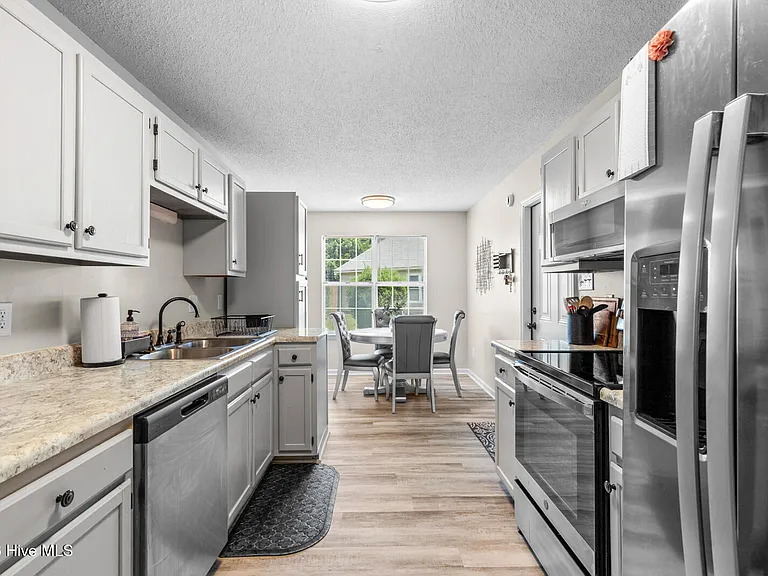 211 Clydesdale Ct — Photo 11