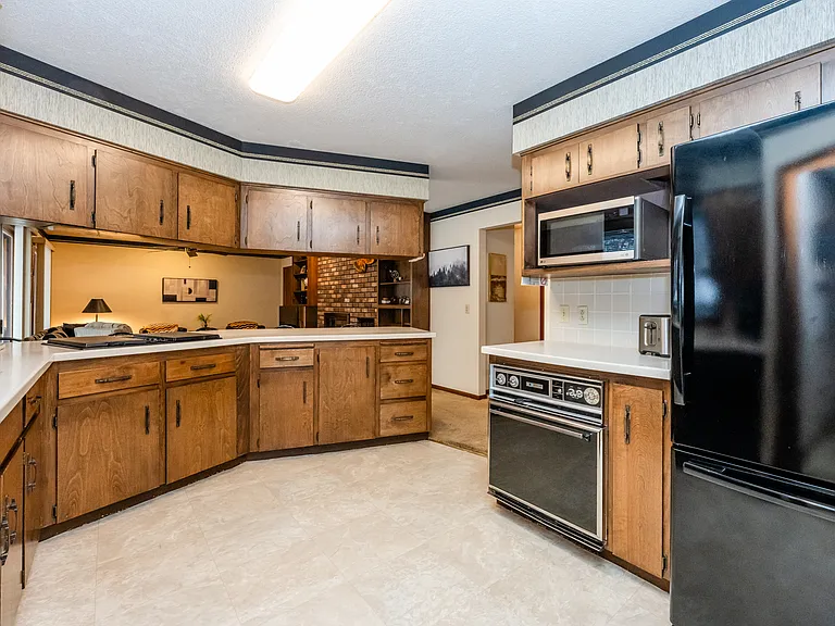 1319 Lewis Ave — Photo 11