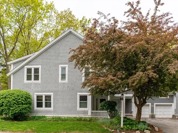 5 Oak Ct #5, Rockland, MA 02370