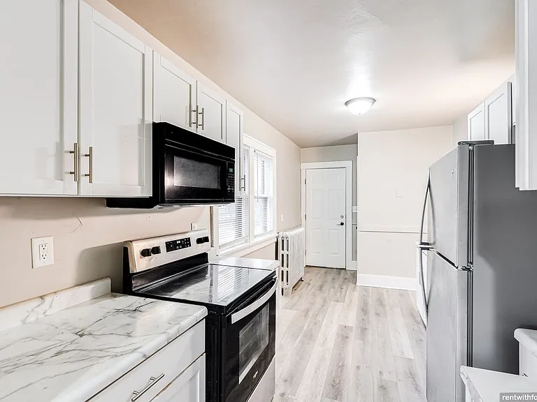 229 E. Irving — Photo 8