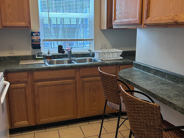 1119 N San Joaquin St — Photo 6