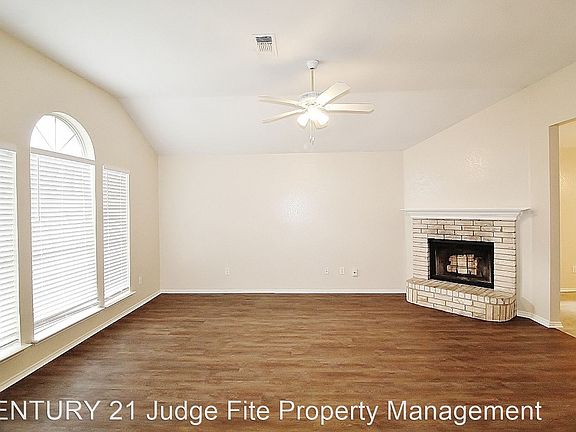 3rd image of 225 Hollywood Dr