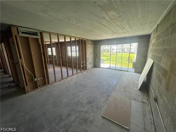 3704 Broadway APT 109, Fort Myers, FL 33901
