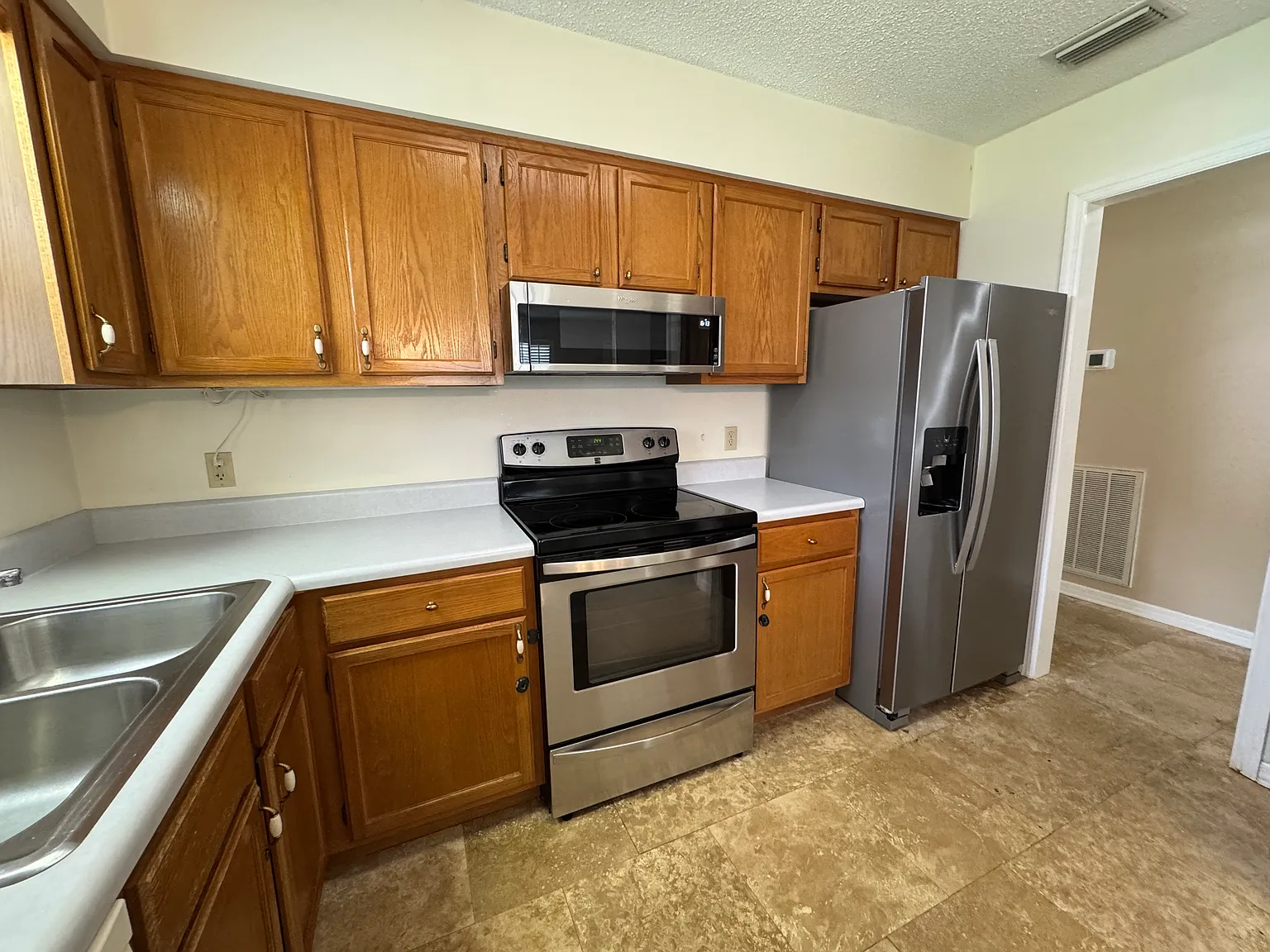 2 bed, 1044 sqft, $1,395 — Photo 4