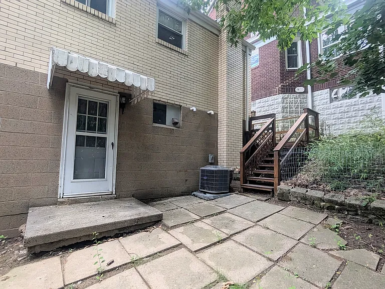 1131 Pemberton St — Photo 13
