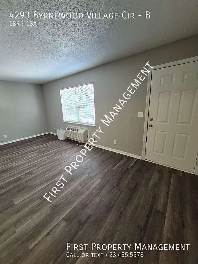 First Floor Level Updated 1 Bed, All New Appliances, New Kitchen Cabinets, Granite Countertops, A... — Photo 2
