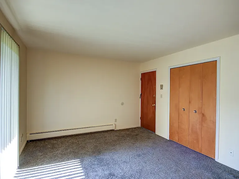 Fairfield Arms Apartments — Photo 24