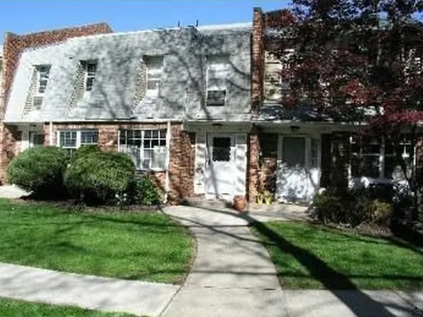 170 Doxbury Ln, Suffern, NY 10901