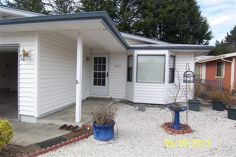 1034 SW Hemlock Ln photo 1