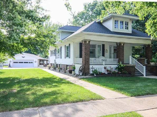 502 N Pine St, Villa Grove, IL 61956