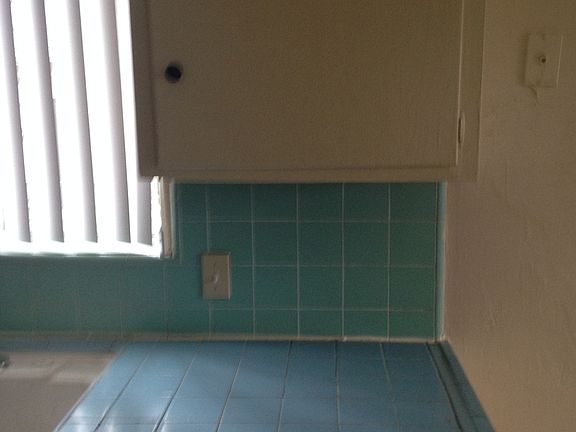 4th image of 1517 W 105th St