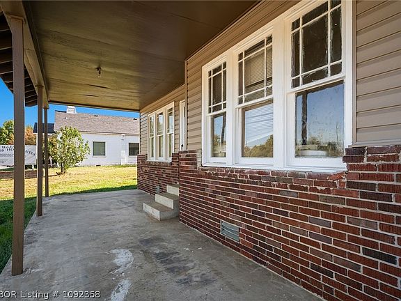 3rd image of 814 N 5th St
