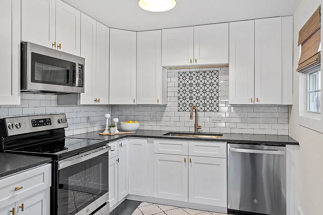 2 bed, 921 sqft, $1,750 — Photo 3