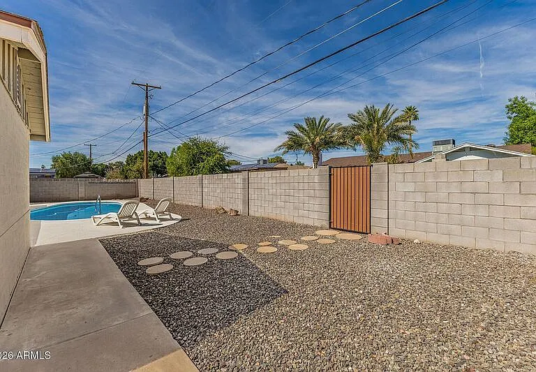 220 E McKinley St — Photo 34