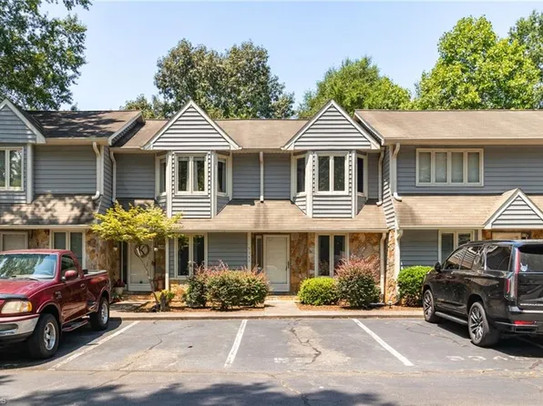 5347 Summit Heights Dr, Winston Salem, NC 27104