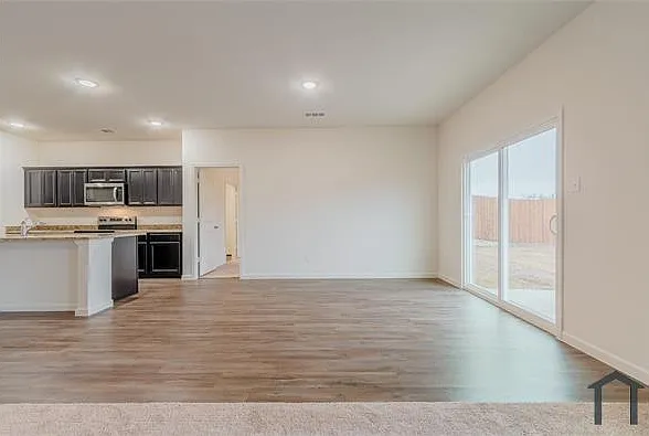 761 Richmond Dr — Photo 15