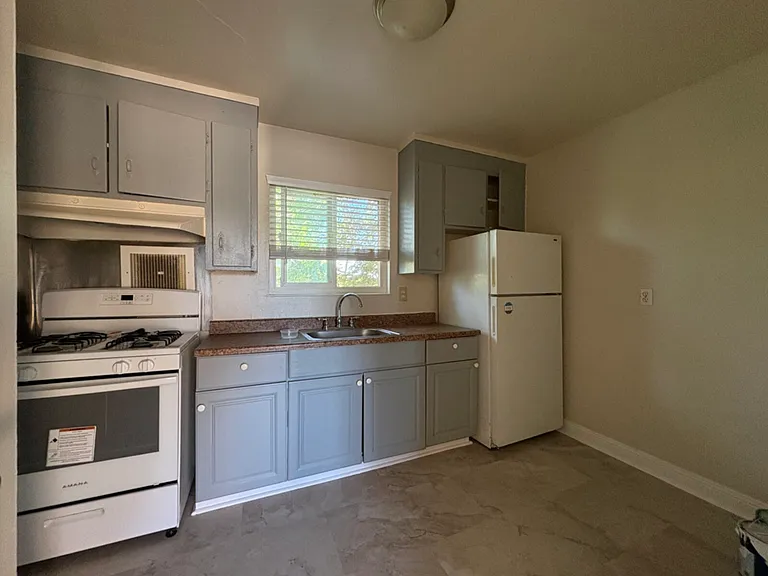 320 W 20th St #10 — Photo 10