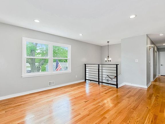 5th image of 3028 S Linwood Ave
