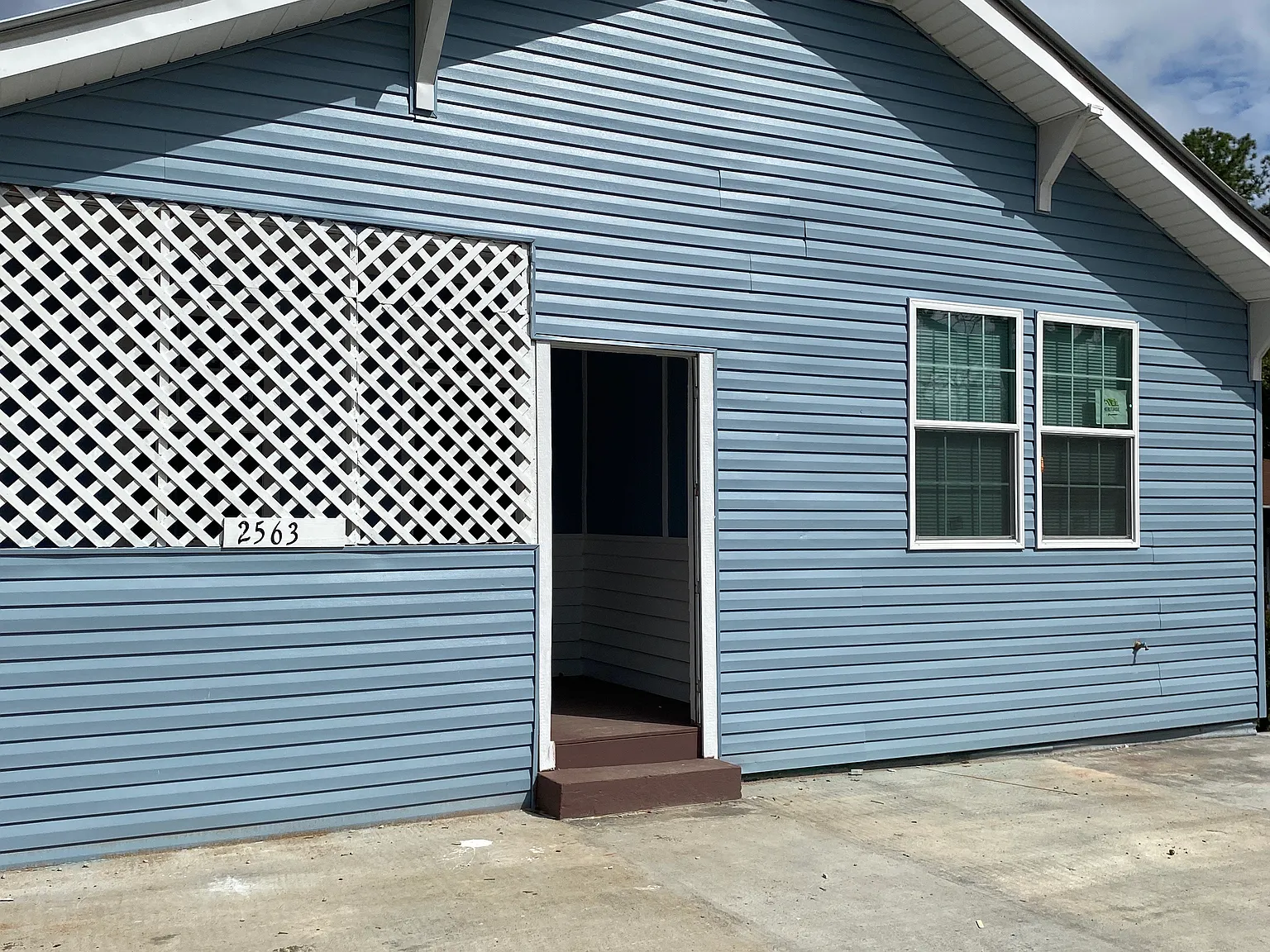 2563 N View Ave — Photo 3