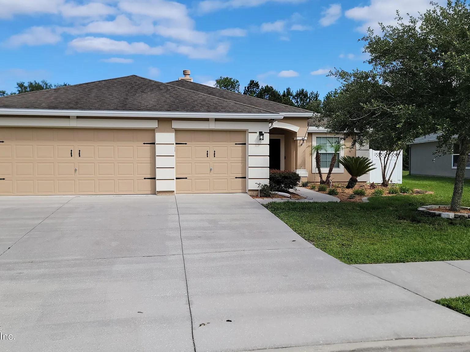 4 bed, 2.0 bath, 1934 sqft, $2,400 — Photo 3