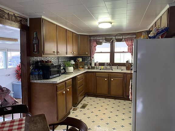 4th image of 1162 Broad St