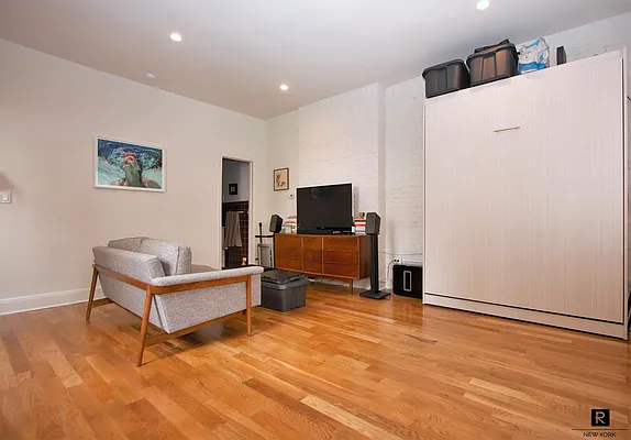 Rented by R New York | media 32