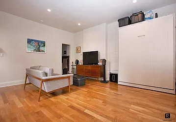 Rented by R New York