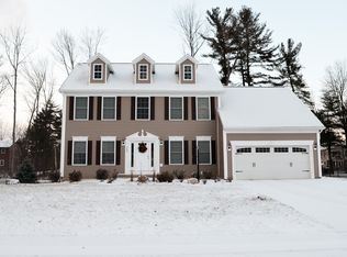 323 Westwoods Ct, Schenectady, NY 12303