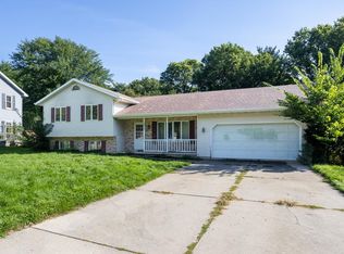2517 Crest Line Dr, Madison, WI 53704