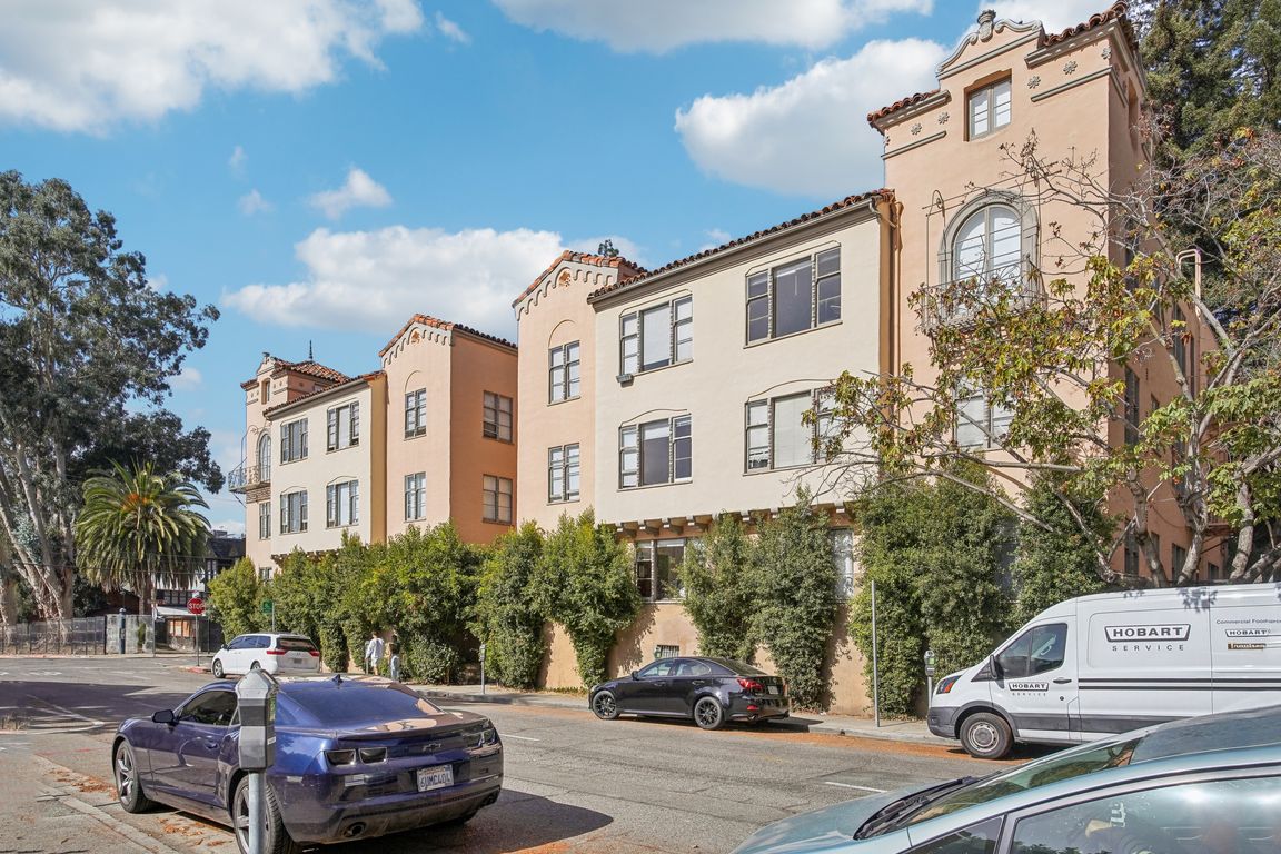 Side view exterior of the apartment building at 2605 Haste St, Berkeley, CA 94704, USA
