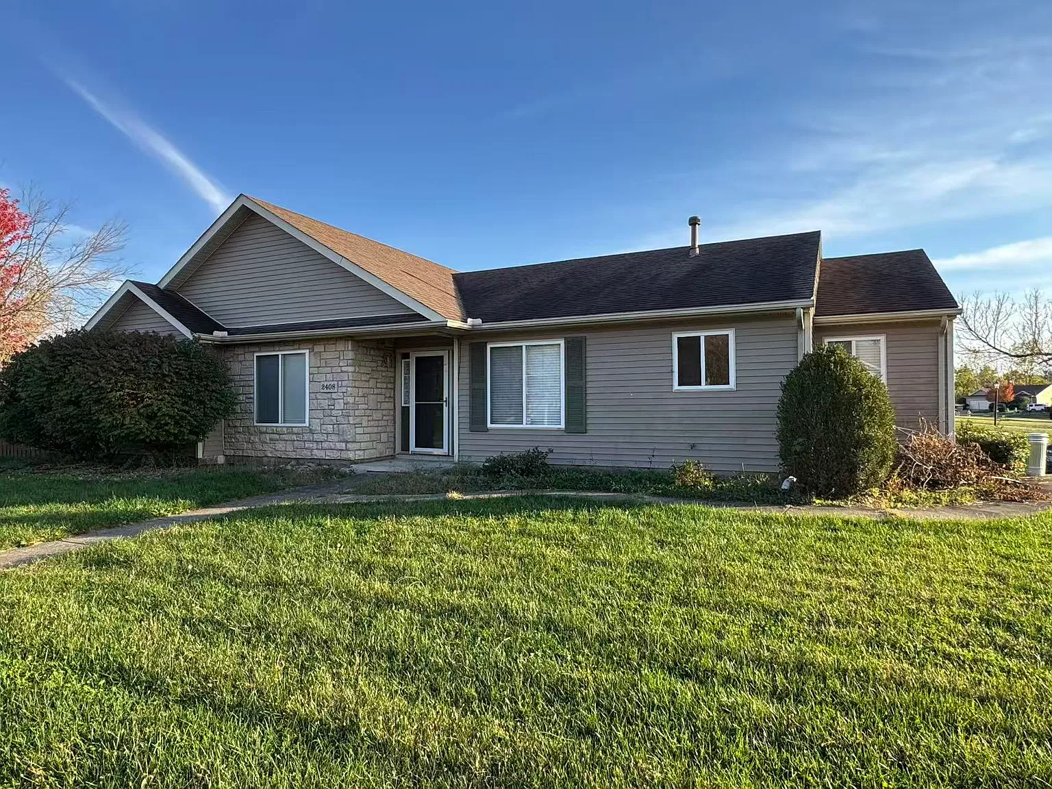 3 bed, 1370 sqft, $2,200 — Photo 1