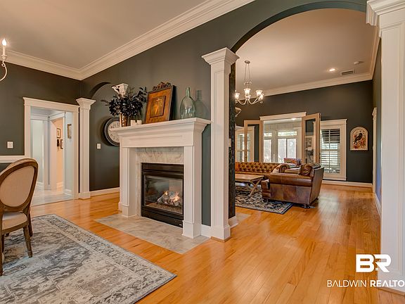 5th image of 841 Summer Lake St