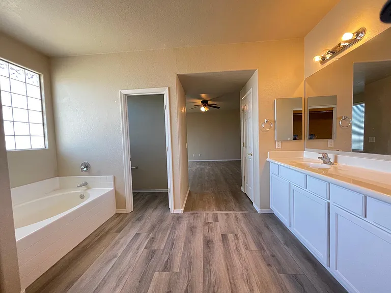 4120 E Torrey Pines Ln — Photo 7