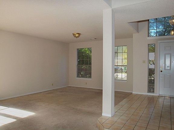 5th image of 400 Marigold Ln