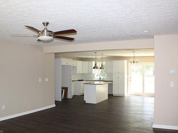 5th image of 2125 S Plaza Dr