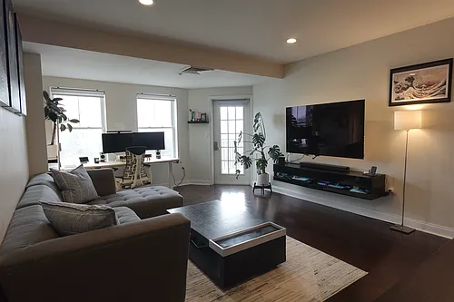 10 Seaport Dr Photo 1